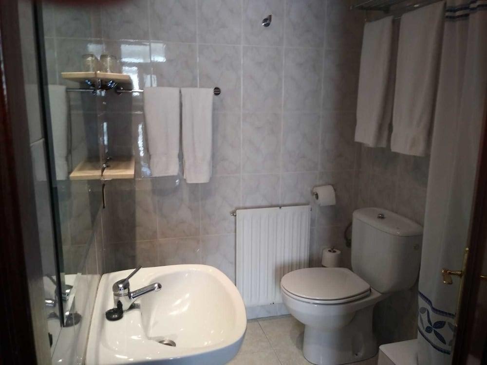 Hostal Sancho Garcia Espinosa de los Monteros Extérieur photo